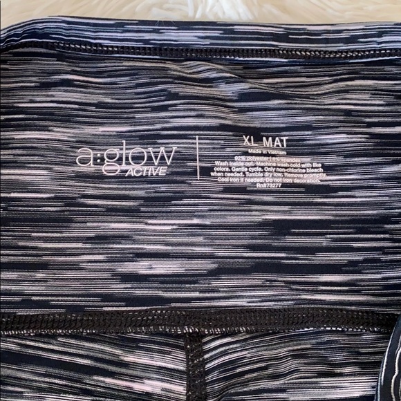 NWOT Maternity Active Leggings - 3/4 length - Picture 4 of 4